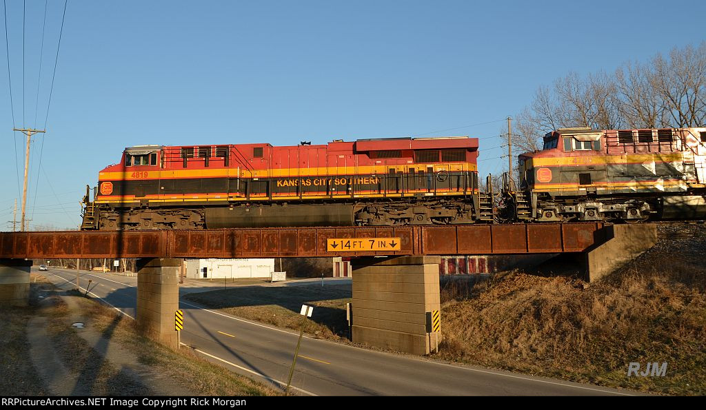 KCS Entering Mexico, MO